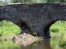 Historický most v pibyslavské místní ásti Ronov nad Sázavou pokodily na jae...