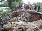 Protrená hráz rybníka Dolní Kladiny na Pelhimovsku.