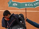 Novak Djokovi opoutí kourt poté, co rozhodí kvli deti peruil finále