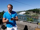 Nik Wallenda pozuje ped ekou Niagarou v kanadském Ontariu. Niagarské vodopády
