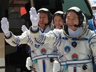 Velitel letu je Haipeng Jing, lenové posádky Wang Liu a první ínská
