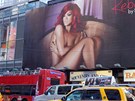 Obí billboard s Rihannou zdobí New York.