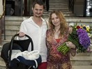 Tereza Bebarová a Ivan Kotmel si odnesli z porodnice dceru Klaudii. (2012)