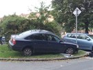 Volkswagen Passat pi honice s policií havaroval a zstal stát nepojízdný na