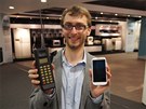 Samsung SH-100, první mobilní telefon znaky a jeho nejmladí píbuzný Galaxy S