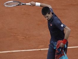 NPAH... NA LAVIKU. Srbsk tenista Novak Djokovi se napahuje nikoliv na