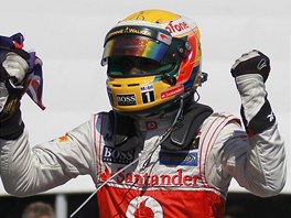 Lewis Hamilton se raduje z vtzstv ve Velk cen Kanady.