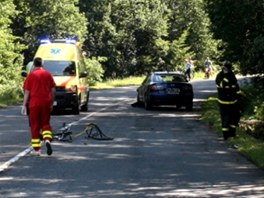 Tragick nehoda mezi cyklistou a osobnm vozem mezi Kopivnic a Zviicemi na