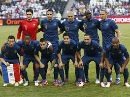 PRODLOUÍ SÉRII? Fotbalisté Francie pózují ped svým úvodním zápasem na...