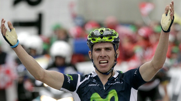 Portugalsk cyklista Rui Costa se raduje z vtzstv ve druh etap Kolem vcarska. 