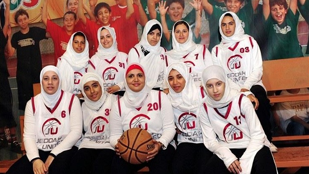 Historicky první tým saúdskoarabských basketbalistek jménem Jeddah United na