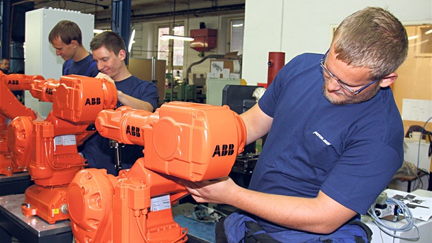 Uni ve firm získají praxi, a osvdí-li se, po zkoukách sem nastoupí nastálo