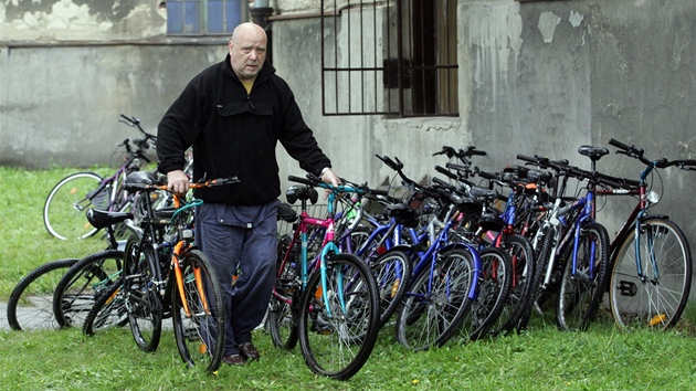 Sdruení Nová ance sbírá starí jízdní kola, opravuje je a posílá africkým