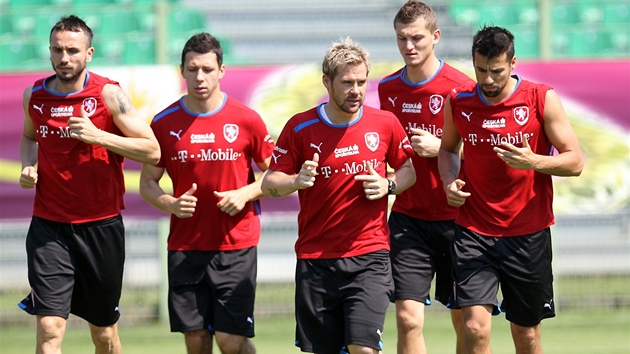 etí fotbalisté pi pondlním tréninku ve Vratislavi. Zleva Sivok, Suchý,