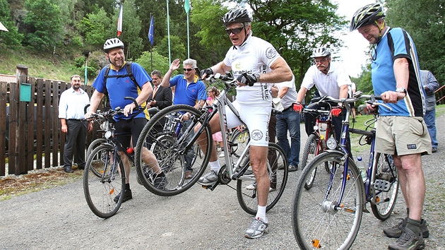 Novou cyklostezku ve Stíbe hned vyzkoueli první sportovci. 