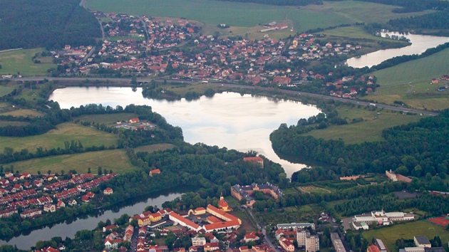 Vlet letadlem nad eskem. Letli jsme po trase Pbram-Mlnk-Liberec-Jizersk hory-Krkonoe-Trosky-Pbram. Na snmku Dob (11. ervna 2012).