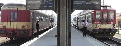 Kapacita vlakového nádraí v Brn je vyerpána, nkteré vlaky musí místo ve stedu msta zastavovat v idenicích.