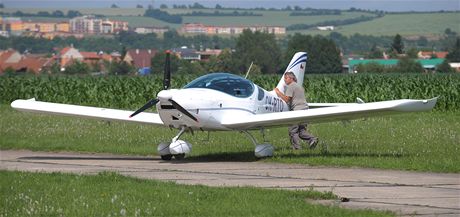 Nový dvoumístný cviný letoun PS-28 Cruiser, který pedstavila v Kunovicích na Uherskohradisku spolenost Czech Sport Aircraft.