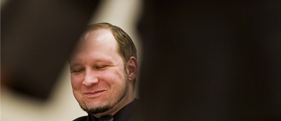 Anders Behring Breivik u soudu v Oslu (20. ervna 2012)