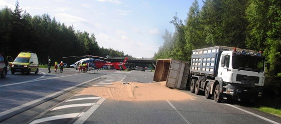 Pi váné dopravní nehod na Jihlavsku se stetlo osobní a nákladní auto a