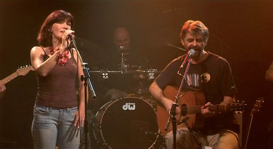 Ivo Viktorin (vpravo spolu s Blankou Táborskou) je autorem hudby k novému televiznímu filmu Roberta Sedláčka.