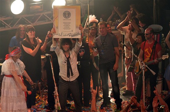 Certifikát o zápisu do Guinessovy knihy rekord dostali The Flaming Lips pi