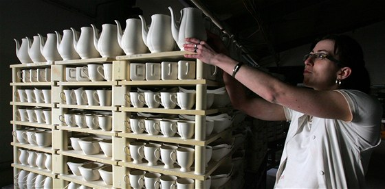 Zaměstnanci chodovské porcelánky už mají doplacené srpnové výplaty díky prodeji porcelánu ze zásob. Ilustrační snímek