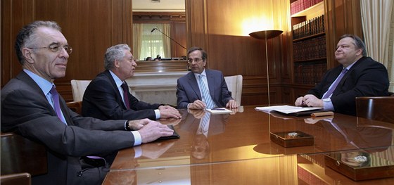 Nový ecký premiér Antonis Samaras z Nové demokracie rozmlouvá se svým novým