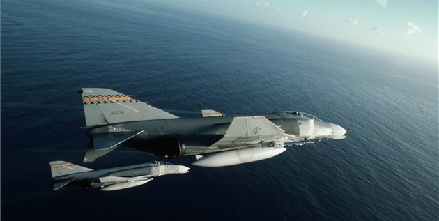 Stíhací stroje F-4 Phantom. Ilustra�ní foto