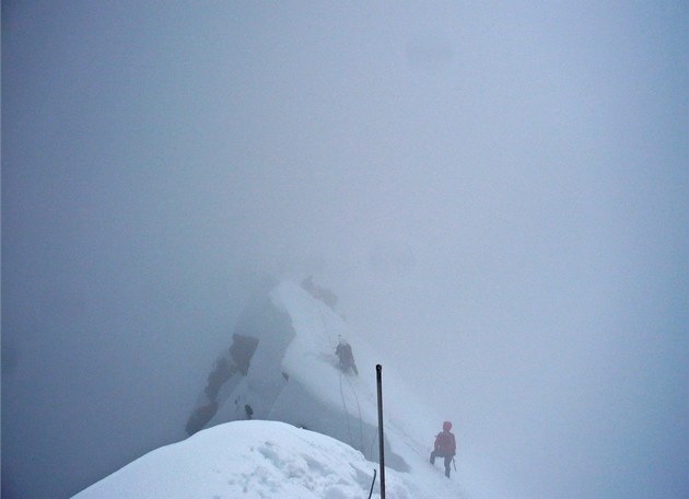 Dva čeští horolezci uvázli na rakouské hoře. Vrtulník pro ně zatím letět nemůže