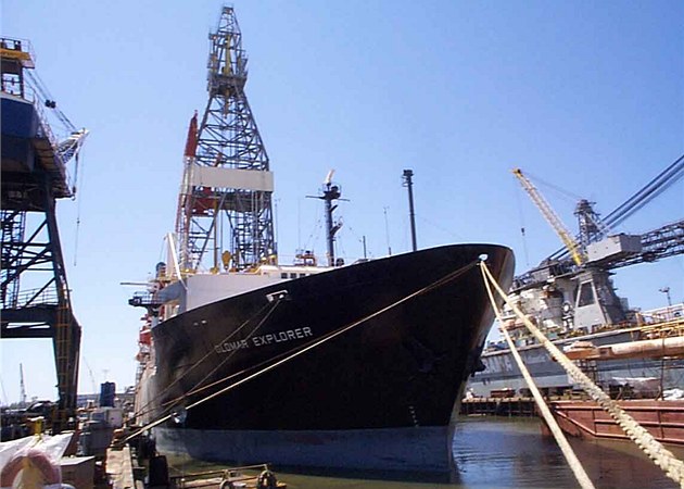 Lo� Glomar Explorer postavená speciáln� kv�li vyzvednutí ponorky K-129