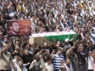 Poheb Syan zabitých Asadovými vojáky v provincii Dará (22. ervna 2012)