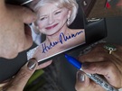 Britská hereka Helen Mirrenová rozdávala ped Puppem podpisy.