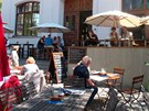 Vyhláená restaurace Pschorr v Mnichov epuje pivo z devných sud chlazených