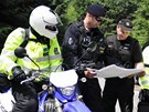 Policisté mli pi zátahu v Beskydech k dispozici i rychlé motocykly, se