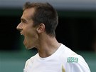 POJ! Luká Rosol se povzbuzuje v utkání druhého kola Wimbledonu proti Rafaeli
