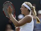RADOST. Nmecká tenistka Sabine Lisická slaví postup ve Wimbledonu.