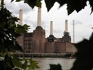 Ikonická elektrárna Battersea stále eká na nové vyuití, ale jen kousek od ní...