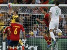 MÁM! panlský branká Casillas chytá centr míící na portugalského útoníka