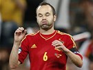 BOE, BOE. panlský záloník Andrés Iniesta lituje nepesné stely.