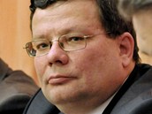 Ministr obrany Alexandr Vondra (uprosted) vysvtloval 22. bezna snmovnmu