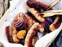 Grilované klobásky s ratatouille salátem