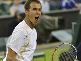J! Luk Rosol v utkn druhho kola Wimbledonu proti Rafaelu Nadalovi.