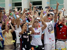 FOÁKY POVINNOSTÍ. Snad kadý z nadených fanouk Miami Heat si chtl udlat