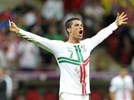POSTUPUJEME! Kapitán portugalské reprezentace Cristiano Ronaldo se raduje z...