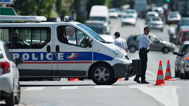 Francouzsk policie zasahuje u pepaden banky v Toulouse (20. ervna 2012)