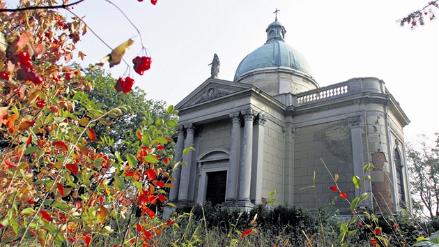 Hrobka rodu Pallavicin v Jemnici na Tebísku dlouhá léta chátrá.