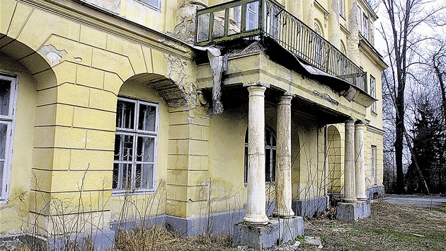 Zchátralý zámek v Hnojníku na Frýdecko-Místecku.