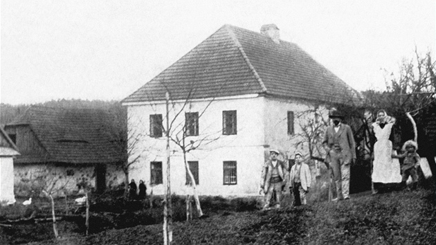 Ležácký mlýn na archivním snímku z počátku 20. století