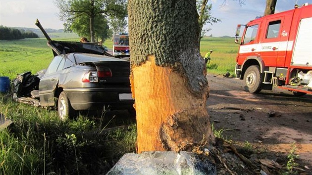 Nehoda Opelu Omega u Jedlov na Svitavsku, idi zemel. (24. ervna 2012)